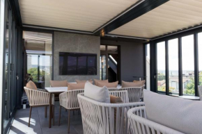 Beachfront Luxurious Penthouse with Panoramic City View